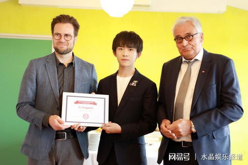 易烊千璽 從全能偶像到青年總裁，以文化之光點(diǎn)亮藝術(shù)交流新篇章